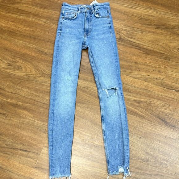 Zara Womens Hight Rise Ripped Distress Raw Ham Light Blue Jeans Sz  2 - Picture 1 of 8